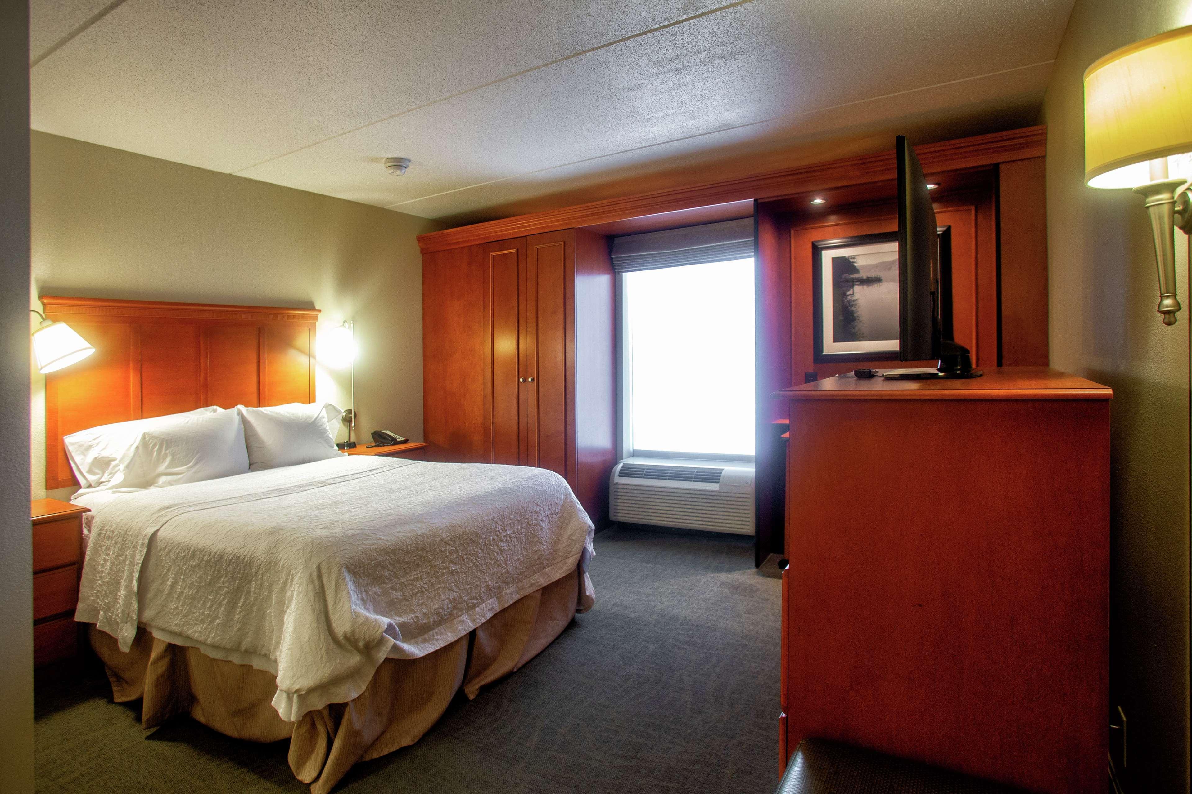 Hampton Inn Wheeling Bagian luar foto