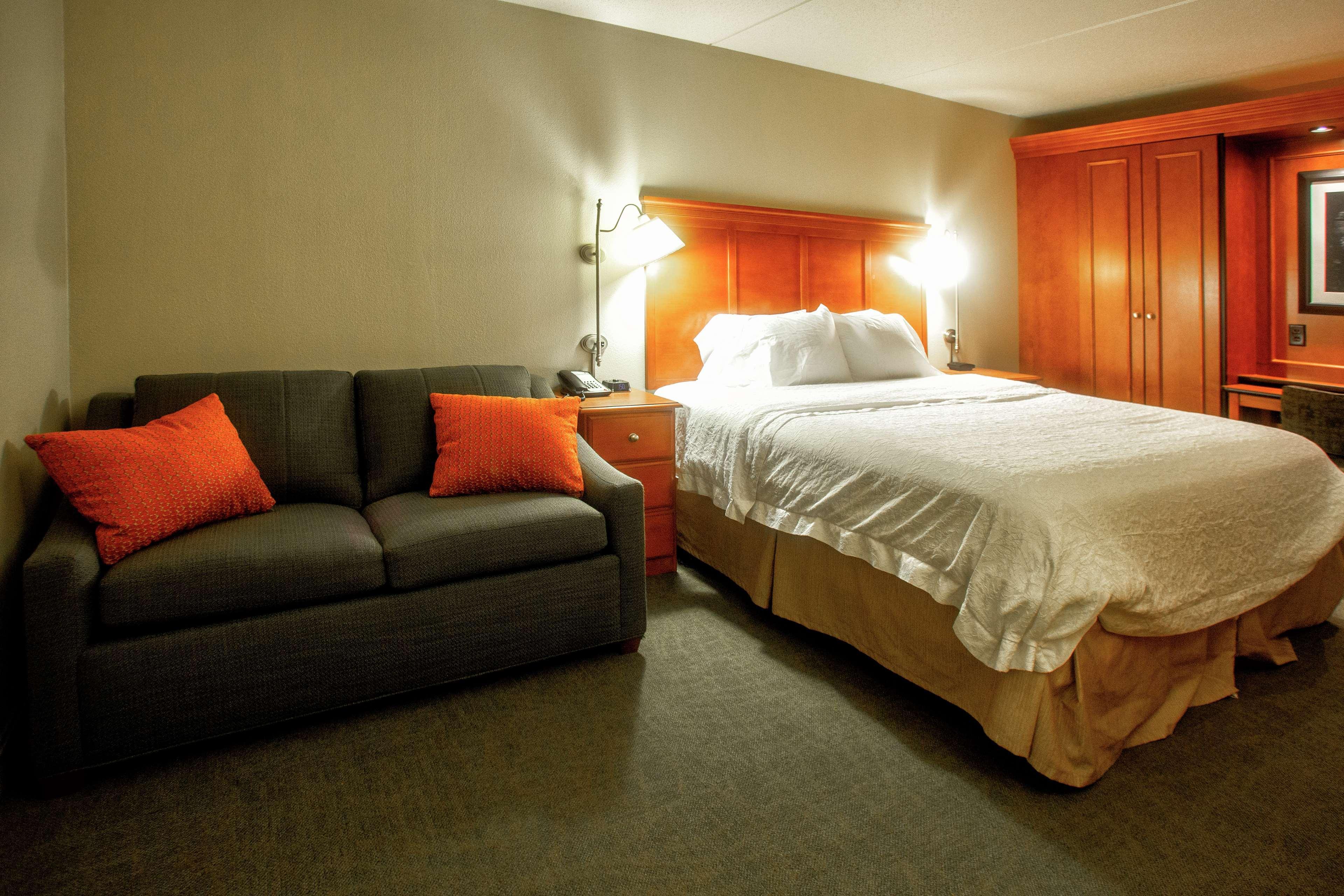 Hampton Inn Wheeling Bagian luar foto