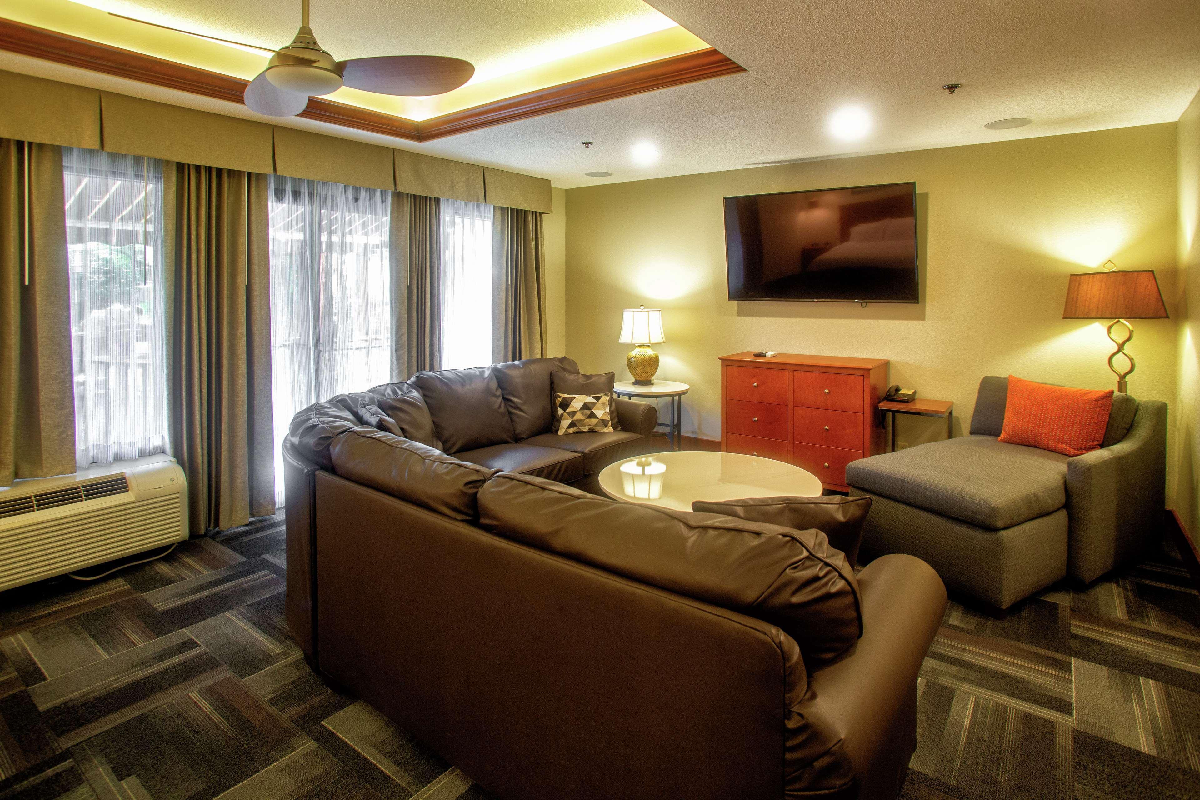 Hampton Inn Wheeling Bagian luar foto