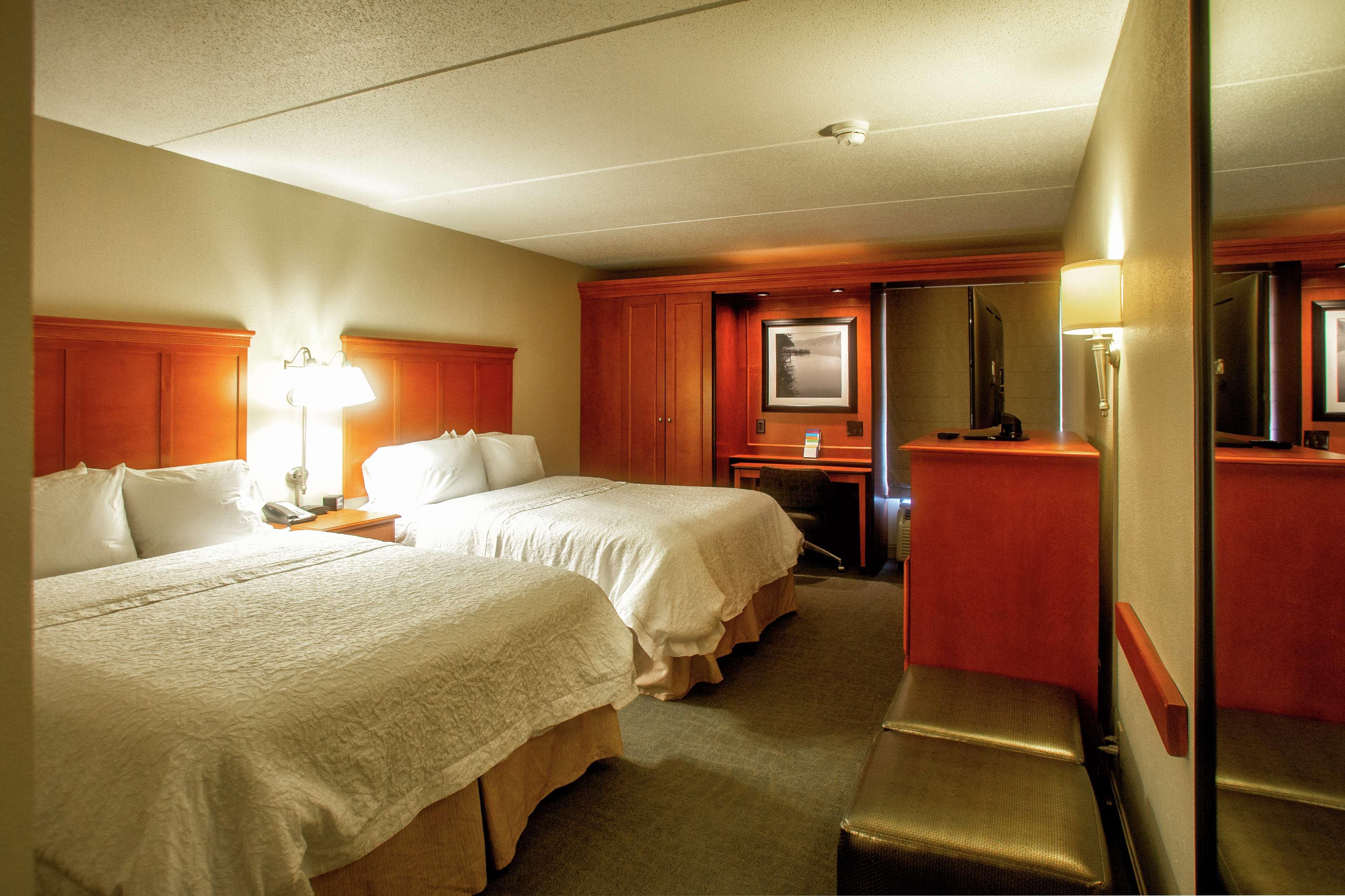 Hampton Inn Wheeling Bagian luar foto