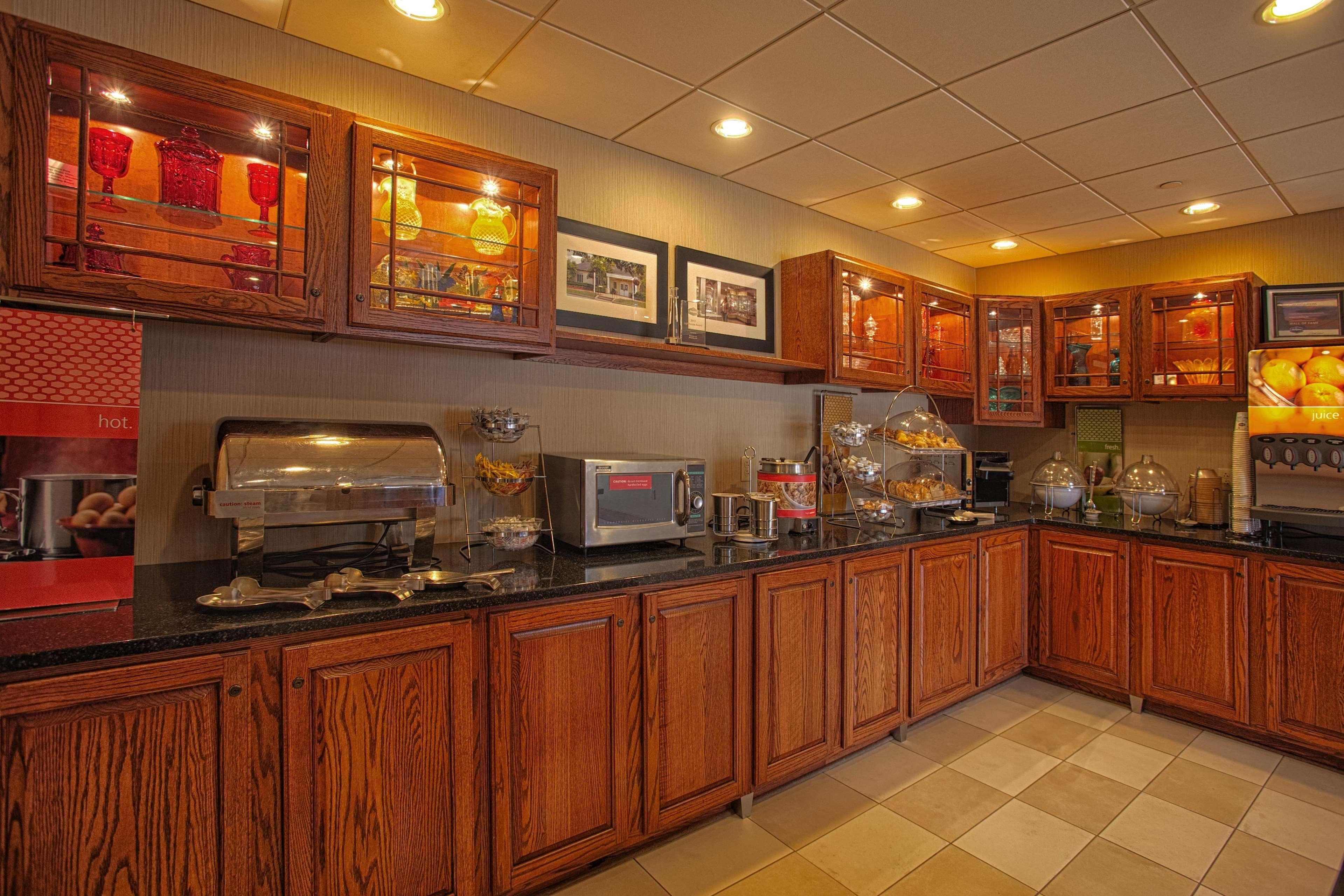 Hampton Inn Wheeling Bagian luar foto