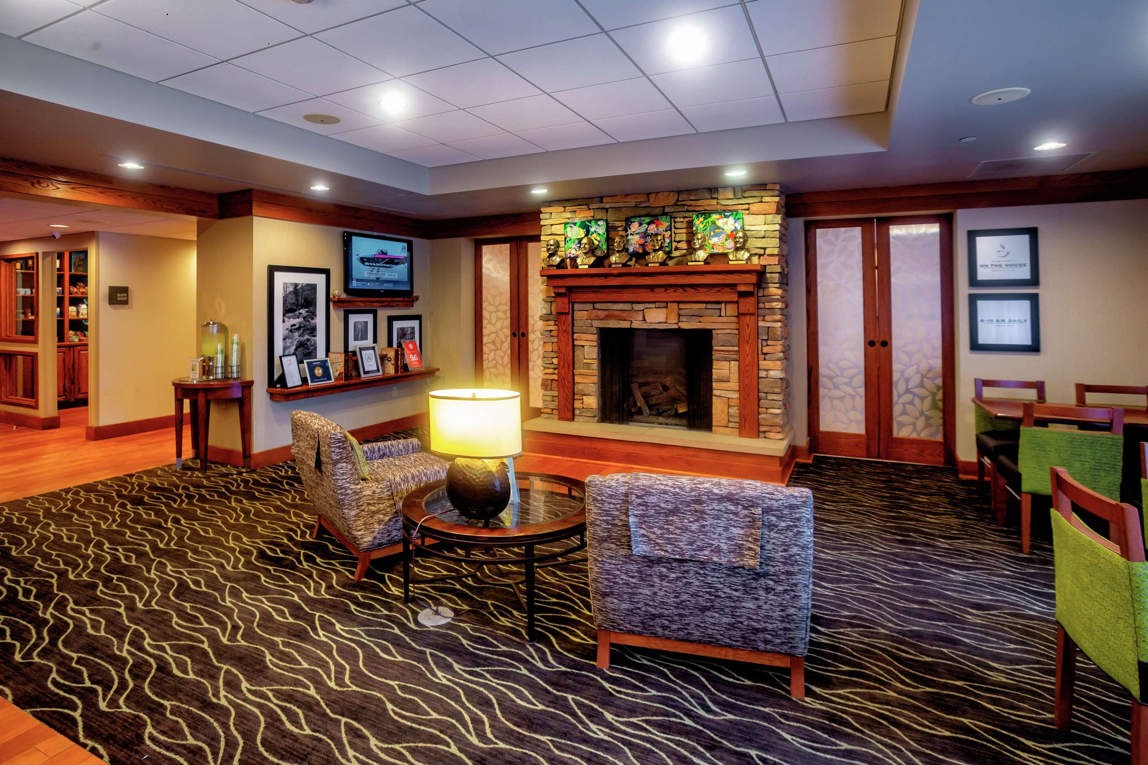 Hampton Inn Wheeling Bagian luar foto