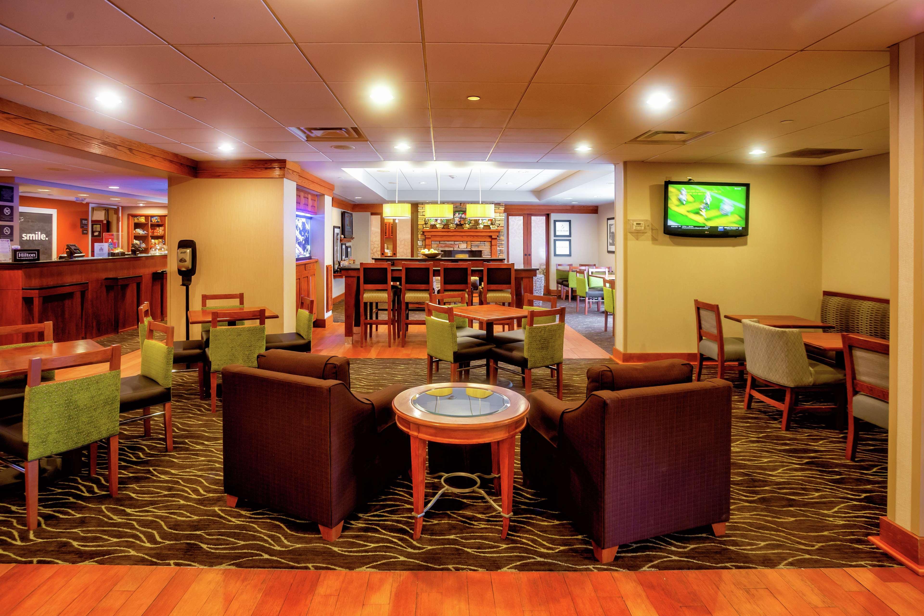 Hampton Inn Wheeling Bagian luar foto