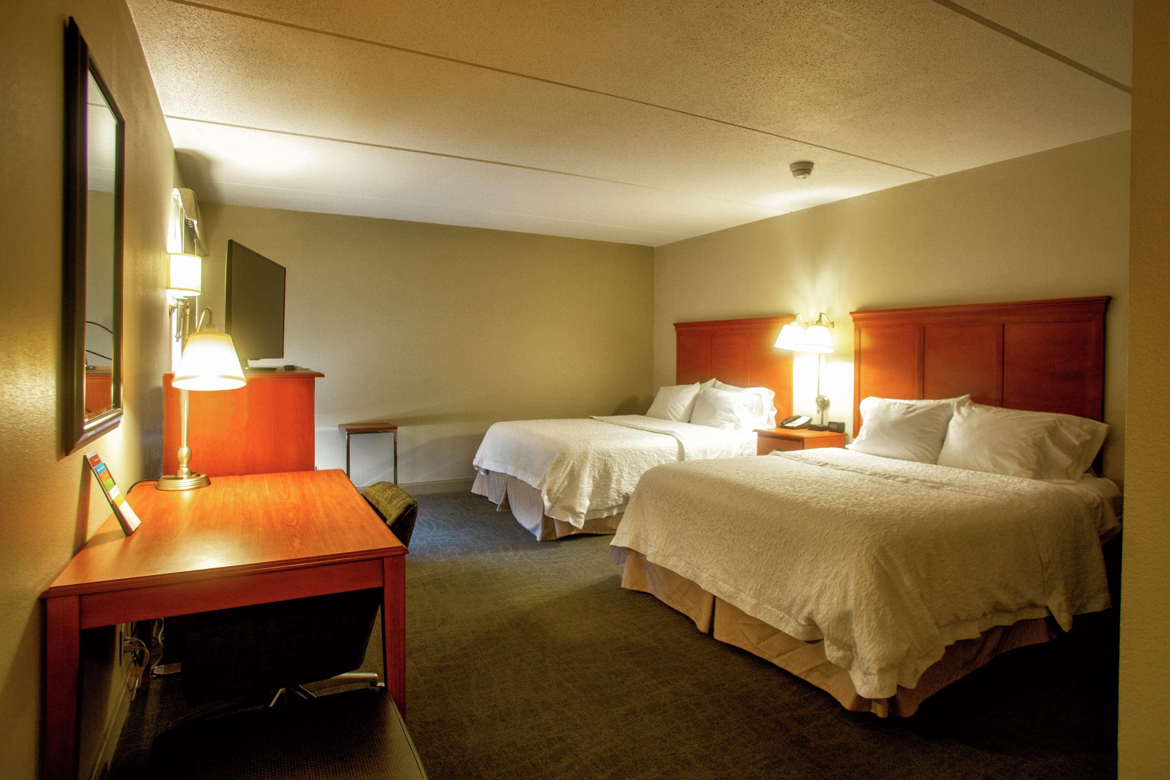 Hampton Inn Wheeling Bagian luar foto