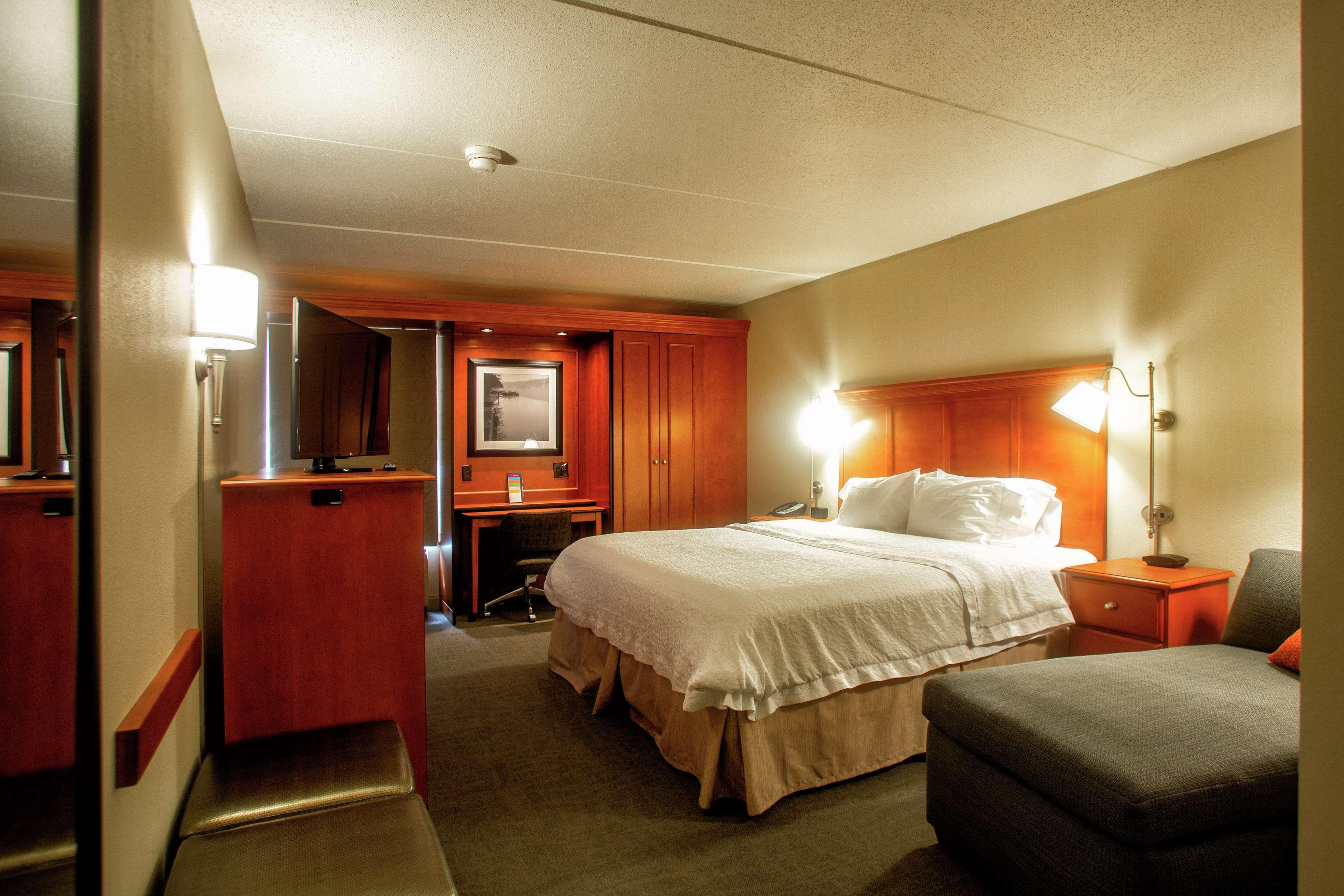 Hampton Inn Wheeling Bagian luar foto