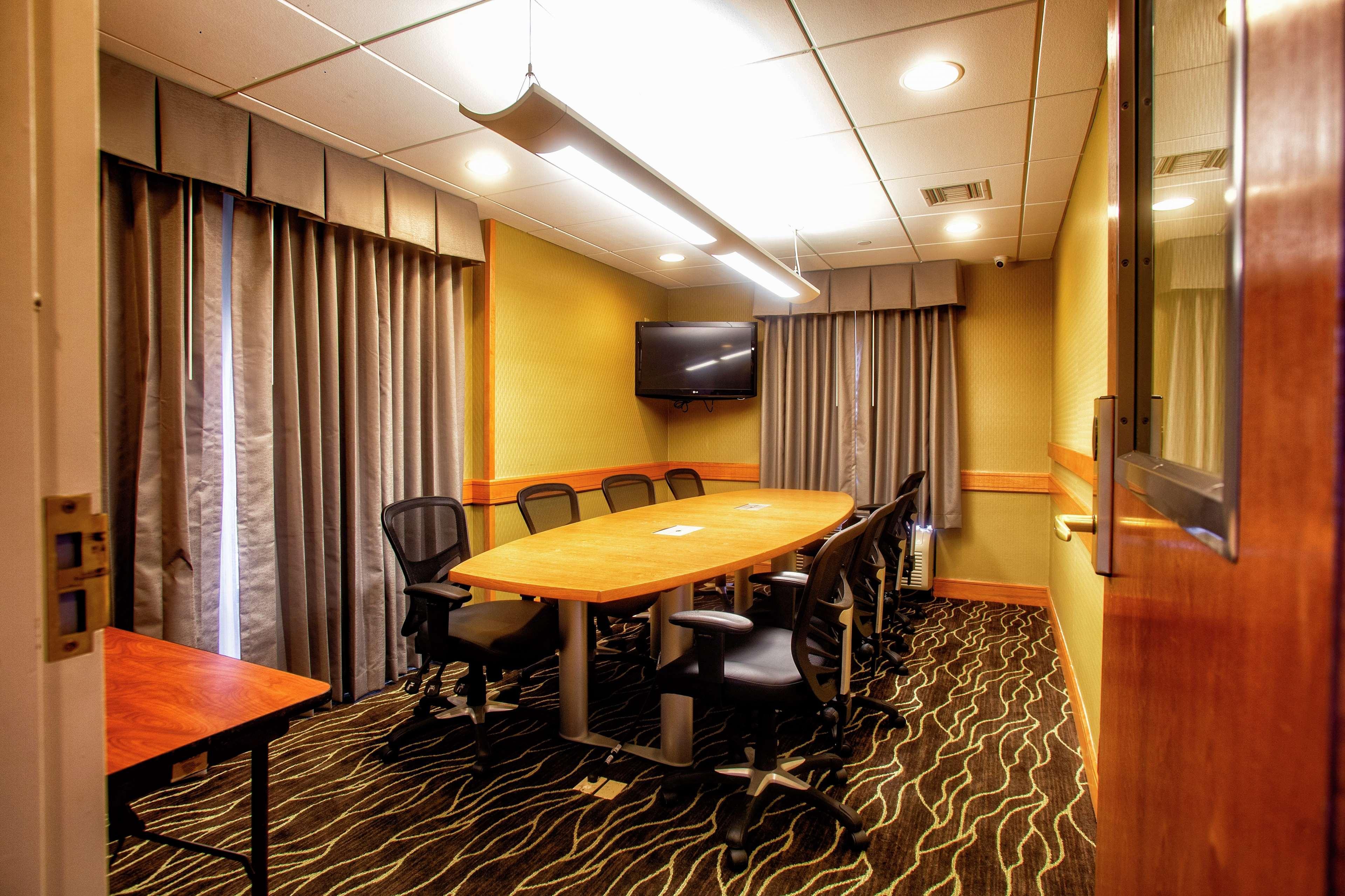 Hampton Inn Wheeling Bagian luar foto