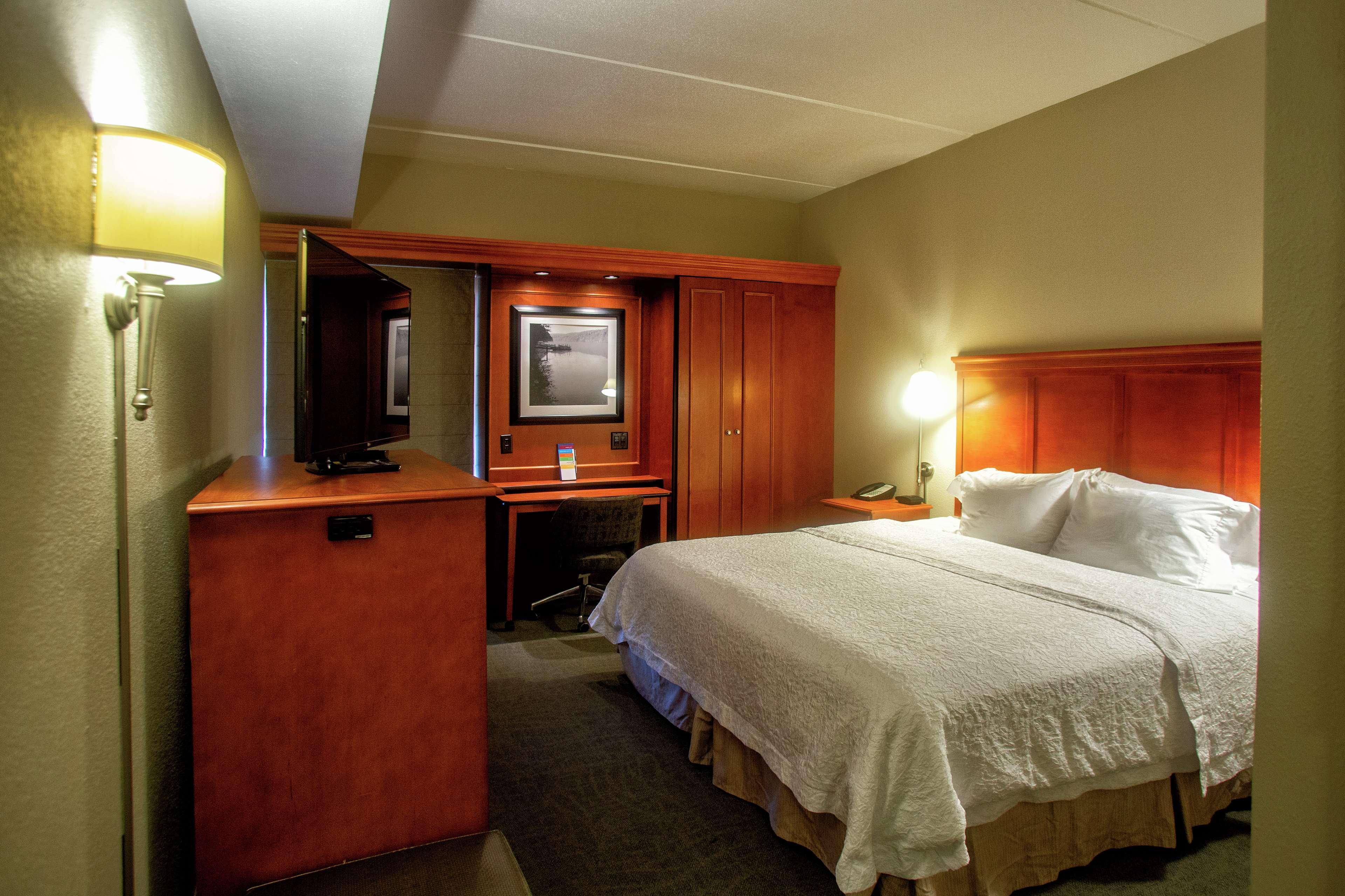 Hampton Inn Wheeling Bagian luar foto