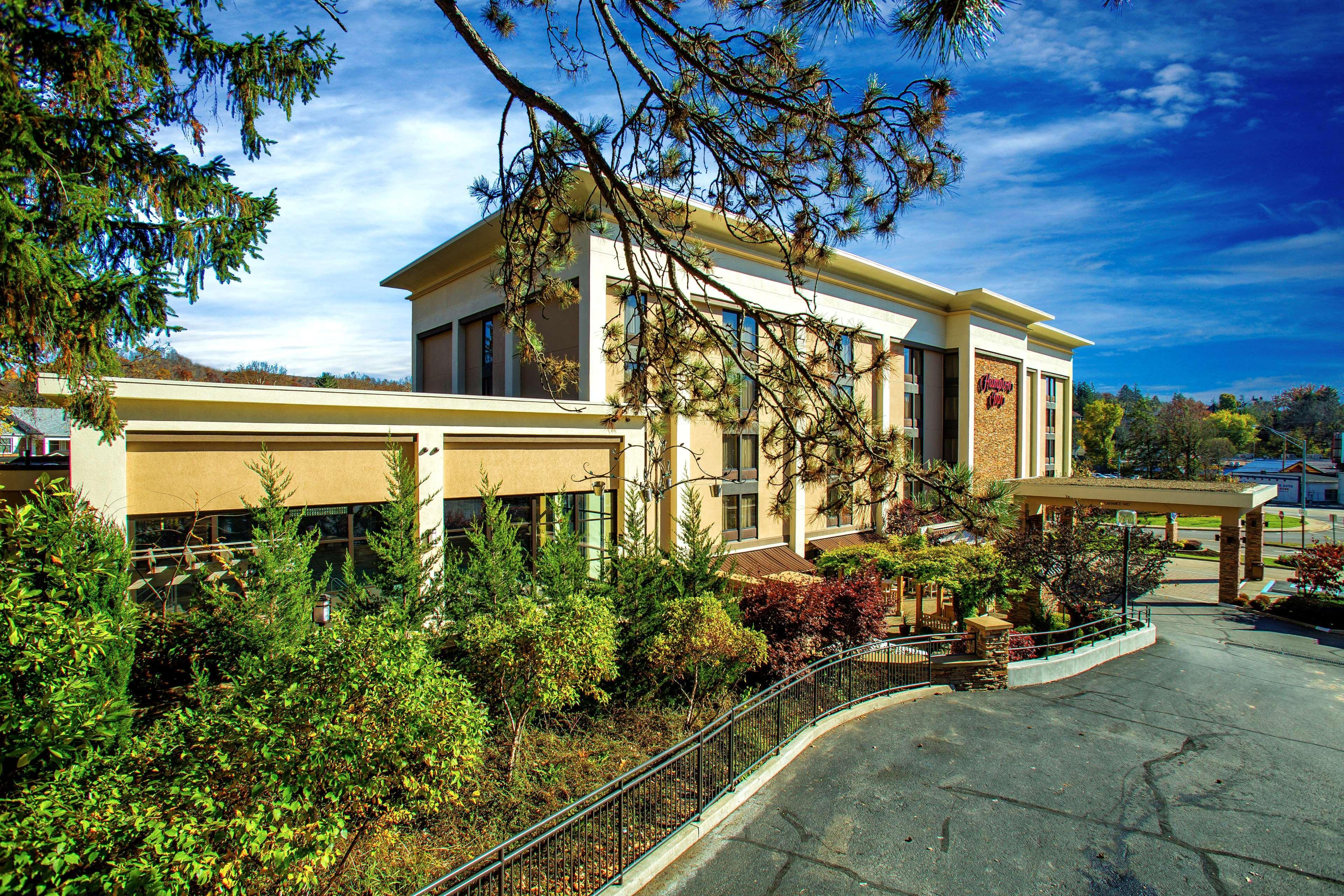 Hampton Inn Wheeling Bagian luar foto