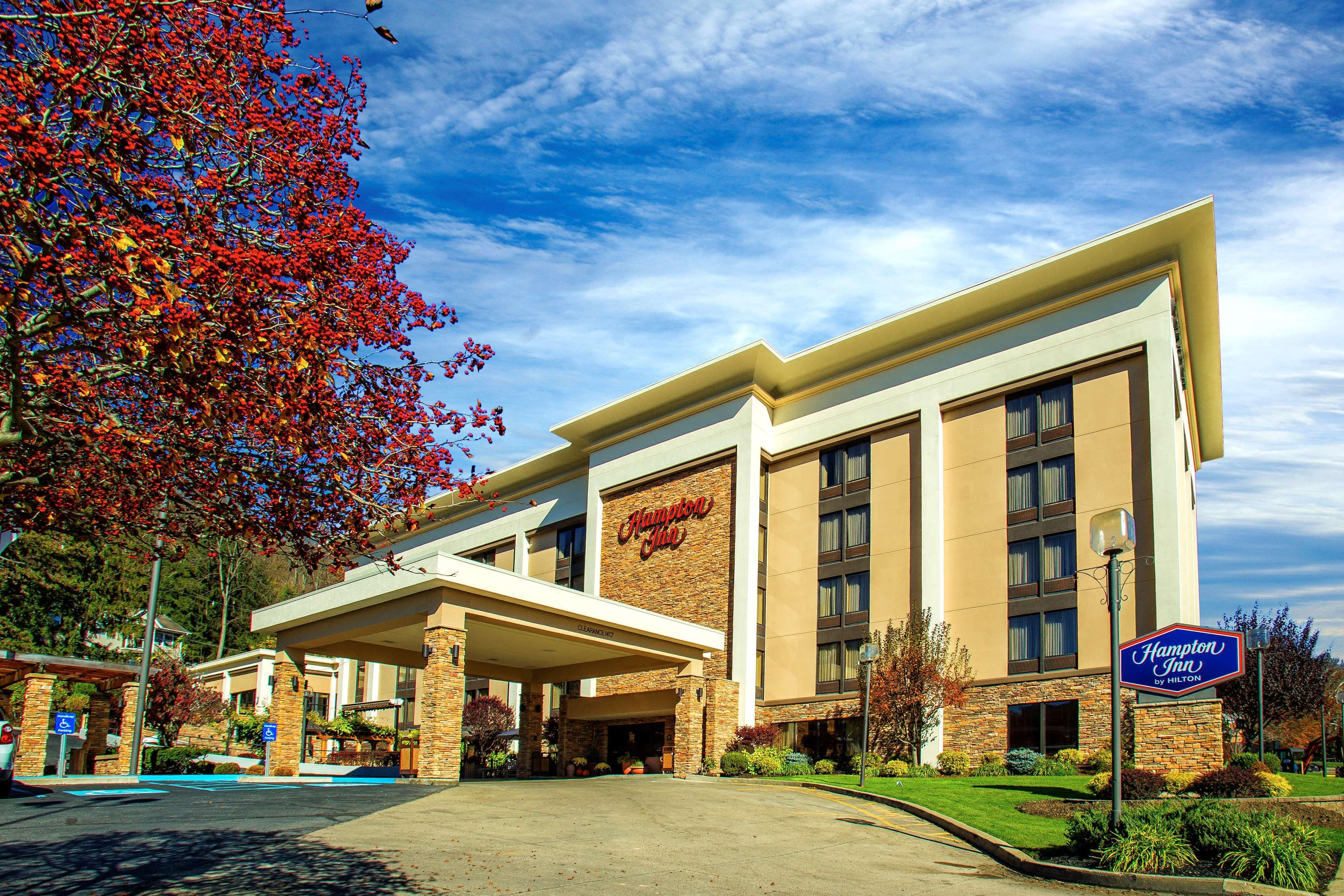 Hampton Inn Wheeling Bagian luar foto