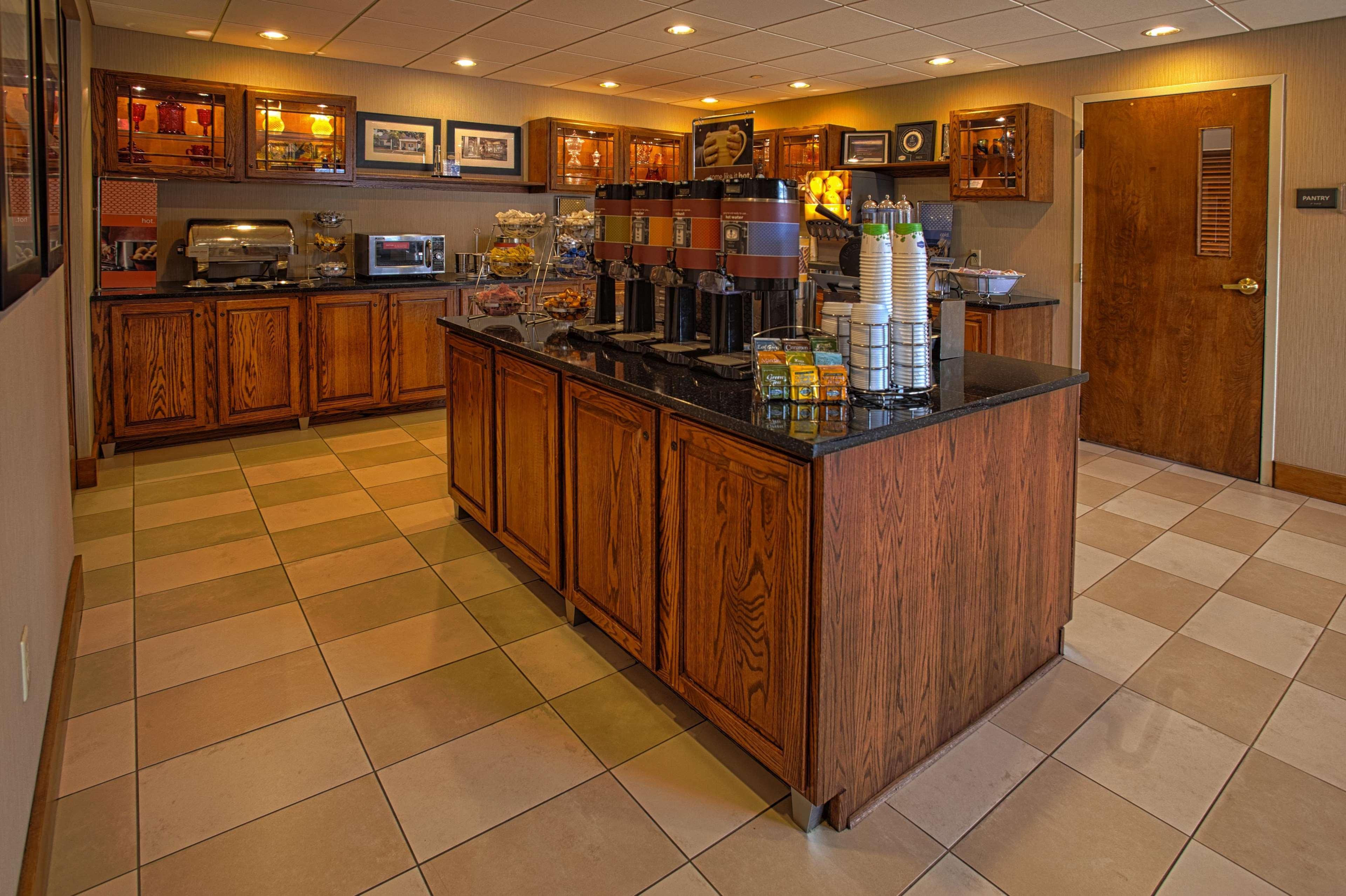 Hampton Inn Wheeling Bagian luar foto