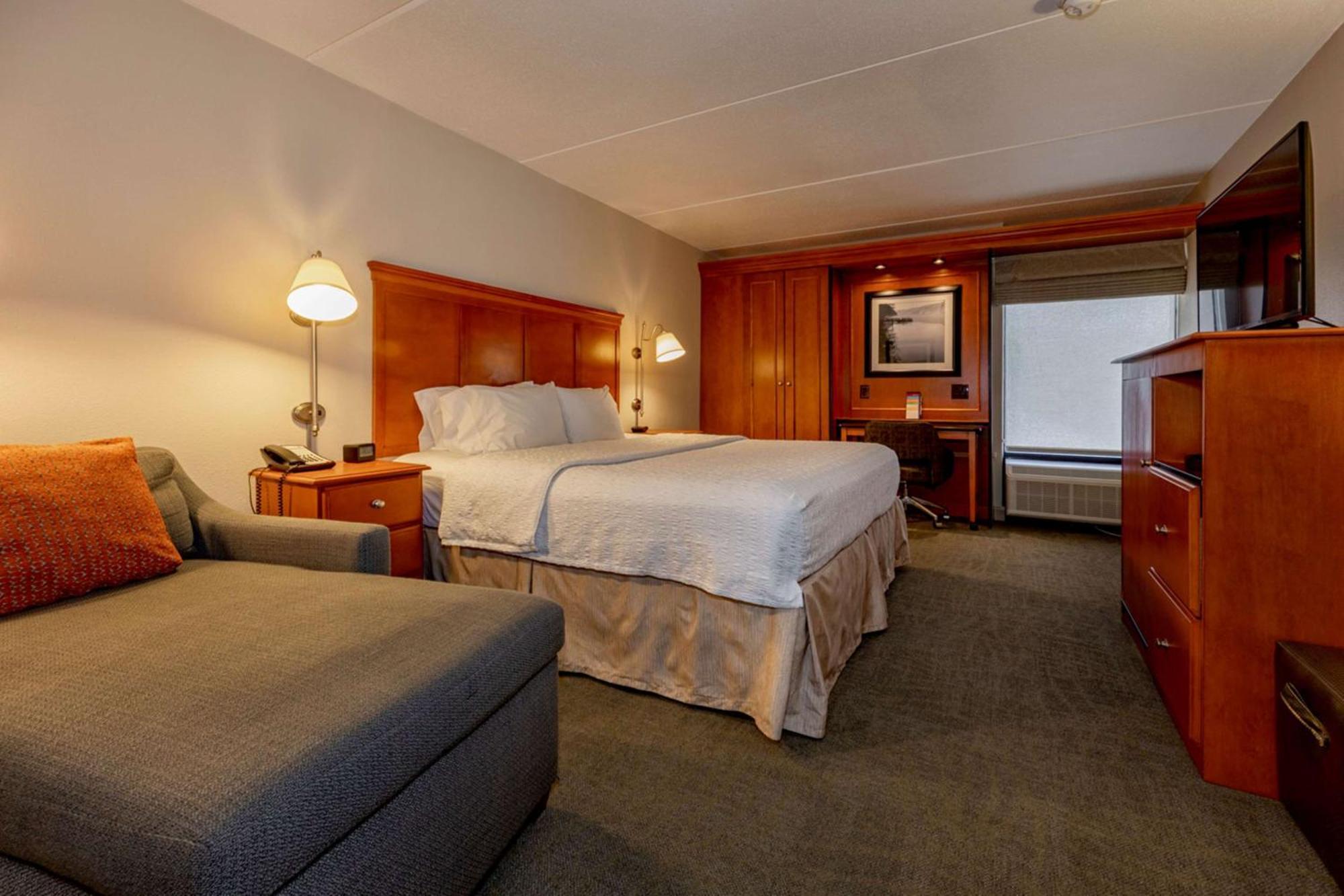 Hampton Inn Wheeling Bagian luar foto