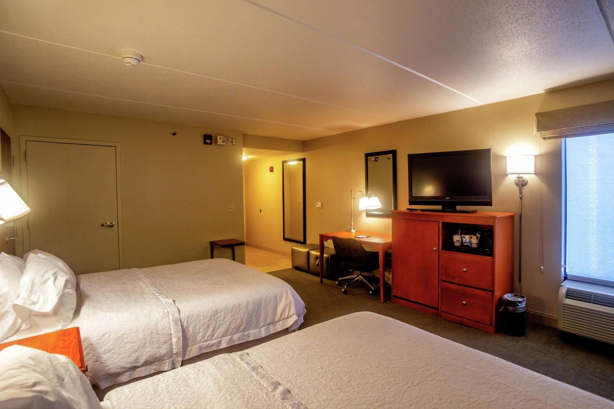 Hampton Inn Wheeling Bagian luar foto