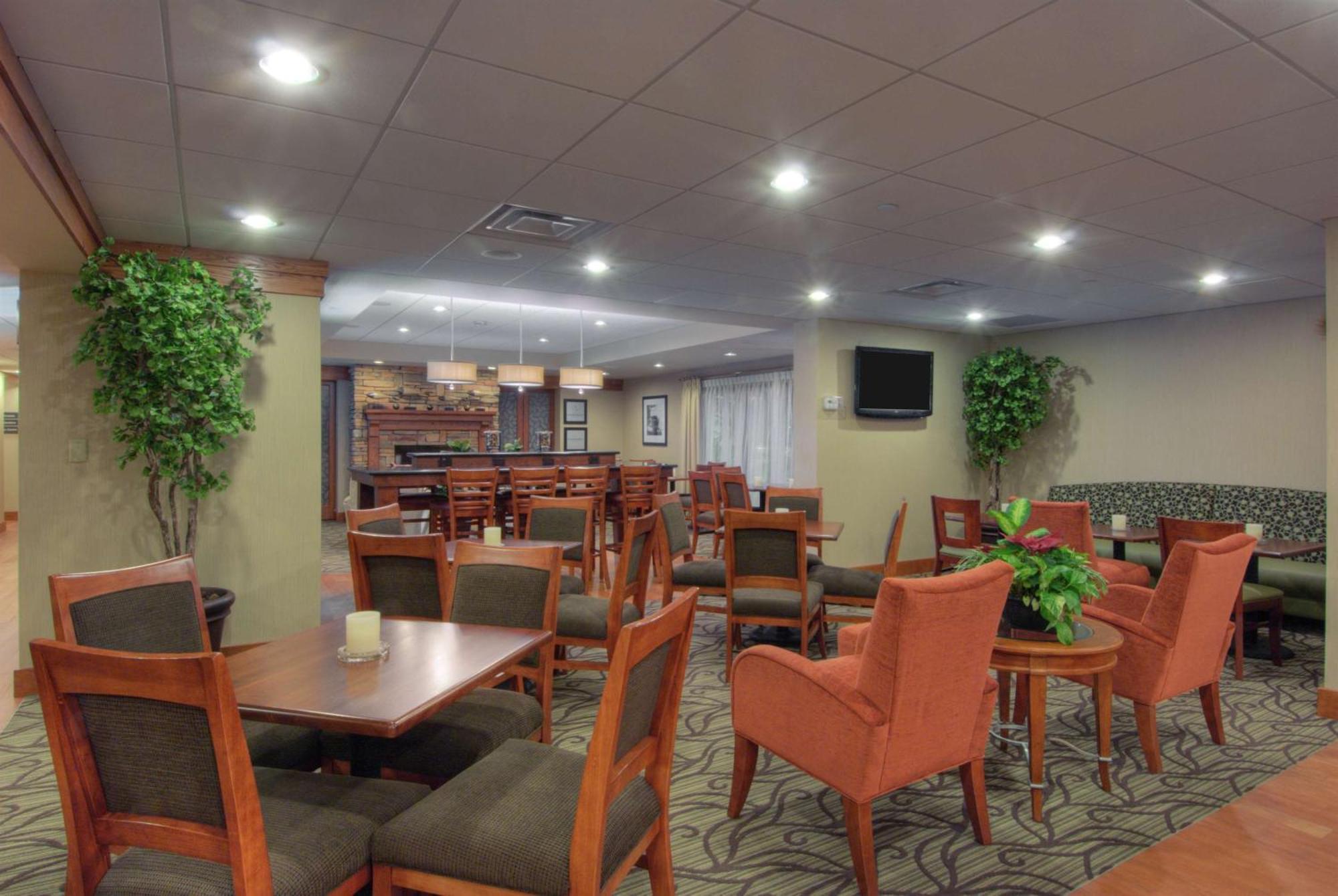Hampton Inn Wheeling Bagian luar foto
