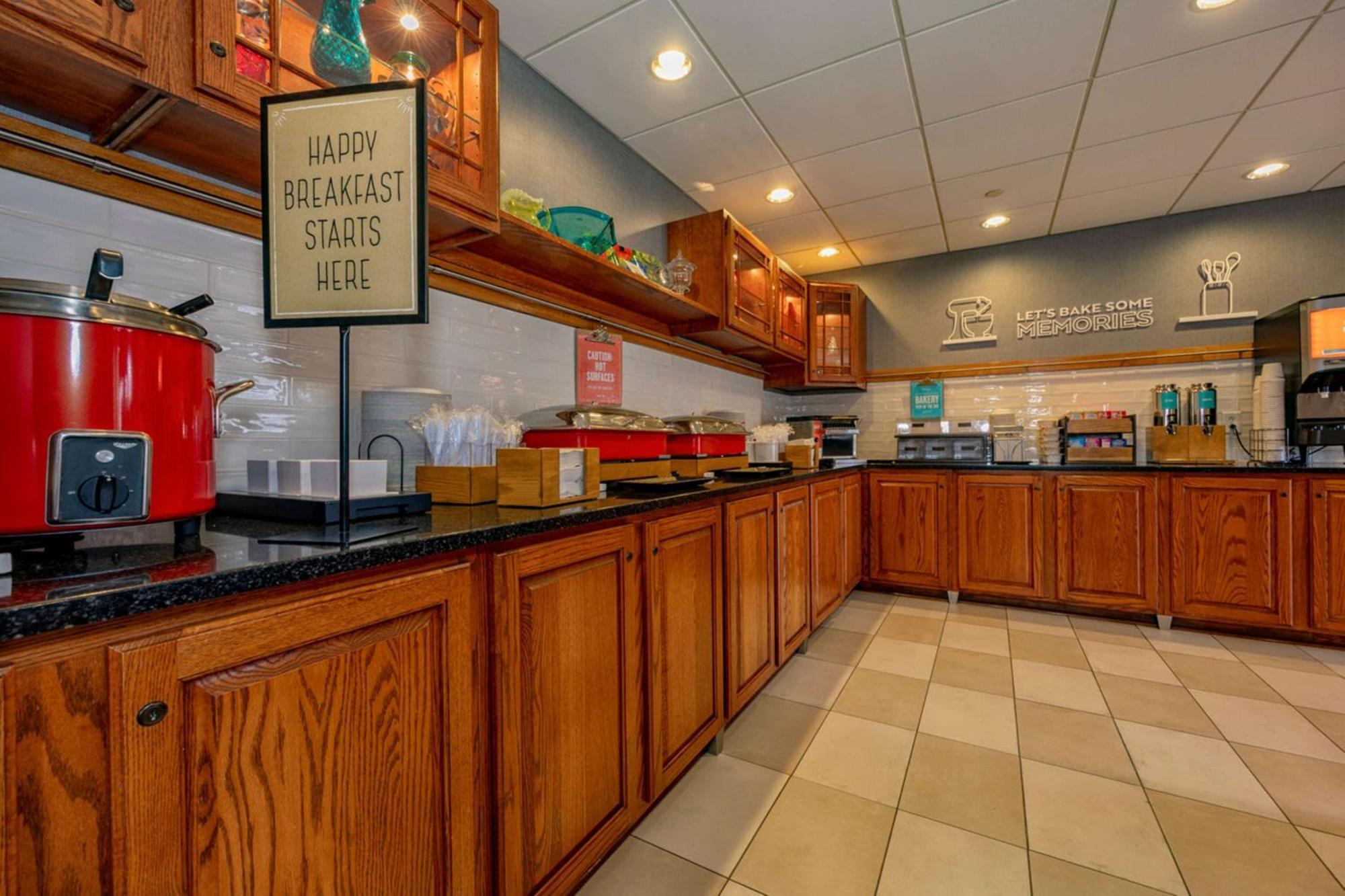Hampton Inn Wheeling Bagian luar foto