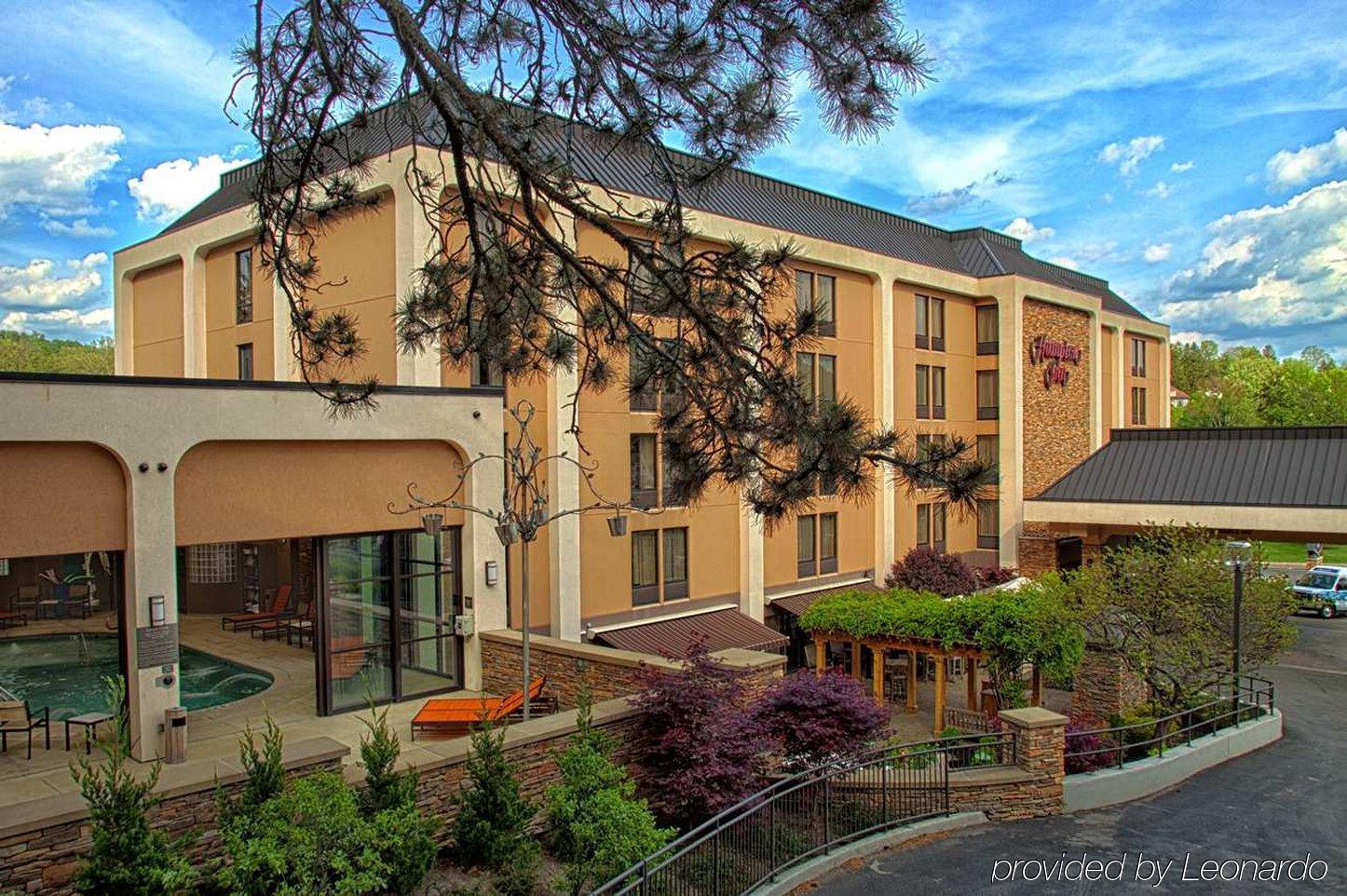 Hampton Inn Wheeling Bagian luar foto