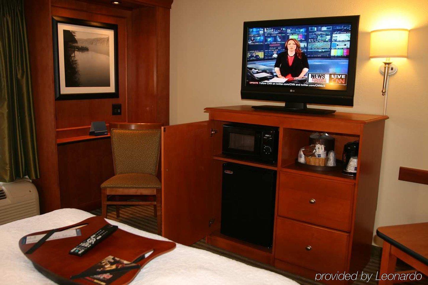 Hampton Inn Wheeling Bagian luar foto